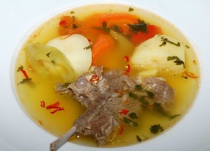 Наваристый суп из кролика с лапшой